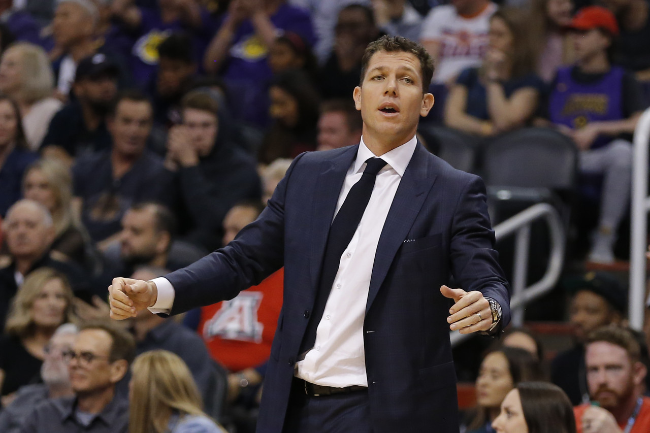 问鼎娱乐-包含阿扎伦卡遭遇十二连败，湖人教练面临压力！的词条