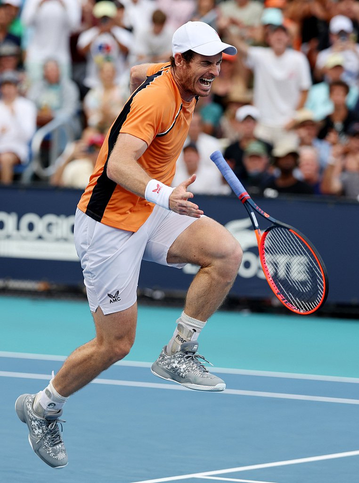 问鼎娱乐-穆雷回归赛场，败北首场状态亮眼，IG观众沸腾！的简单介绍