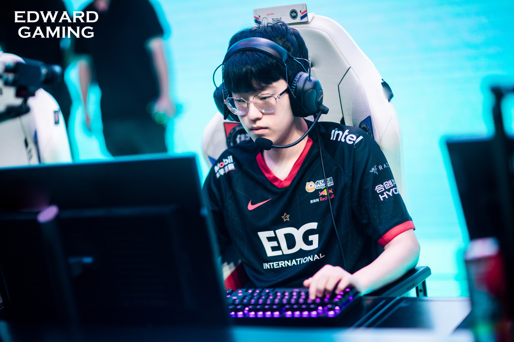 问鼎娱乐-Scout回归赛场，回归赛场首场状态亮眼，勇士观众沸腾！的简单介绍